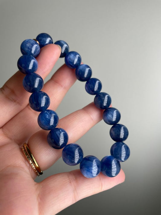 The Mystical Power of Crystals: Blue Kyanite - The Bridge to Higher Realms